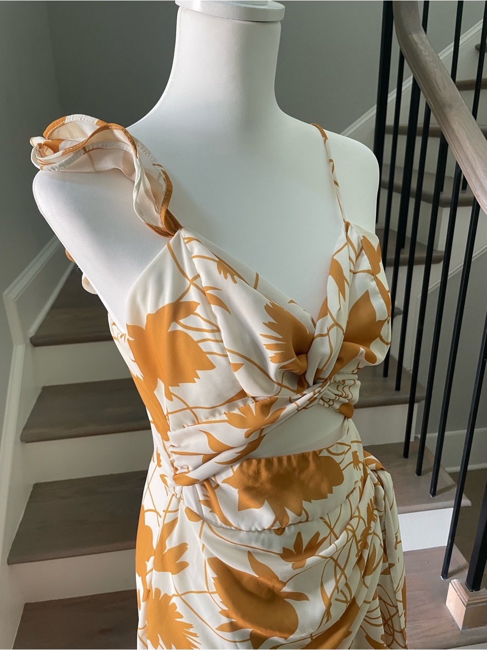Pepita Pérez Tropical Yellow Floral Tiered Maxi Dress with Cutout - Picture 11 of 16